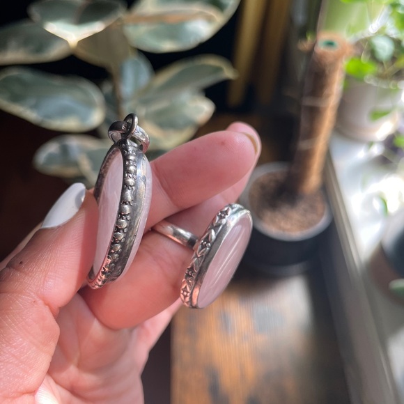 Vintage 925 Silver and Rose Quartz Pendant & Ring Set - Picture 5 of 7